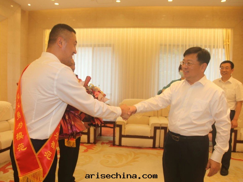 祝賀我司员工于(yú)鵬，被(bèi)授予“青(qīng)島(dǎo)市(shì)見(jiàn)義勇为(wèi)模範”榮譽稱号(hào)